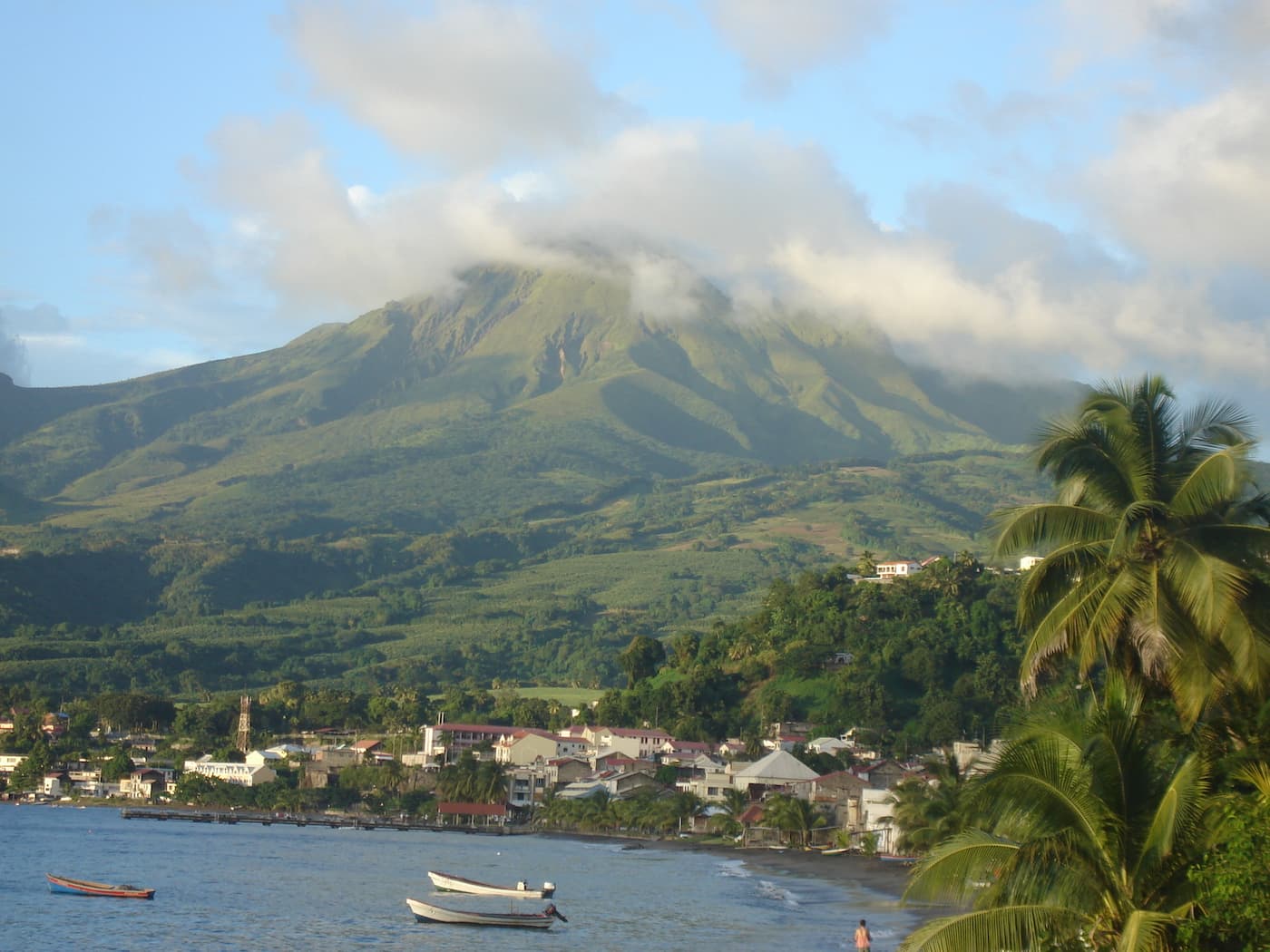 Martinique : nature tropicale et silhouette volcanique